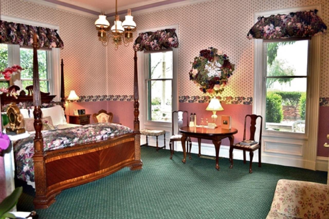 The Gables Wine Country Inn Санта-Роза Экстерьер фото