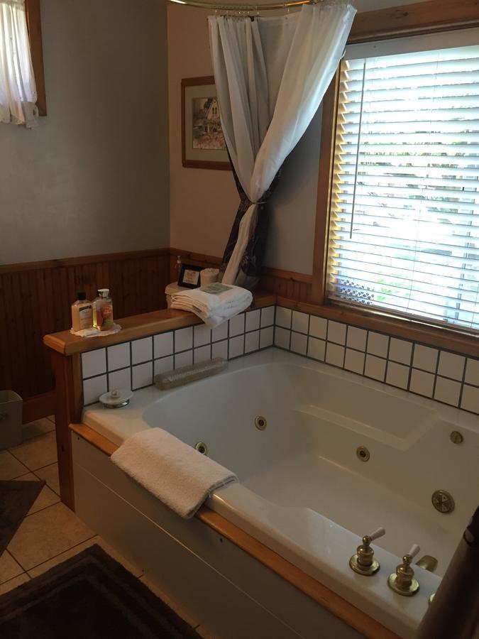 The Gables Wine Country Inn Санта-Роза Номер фото